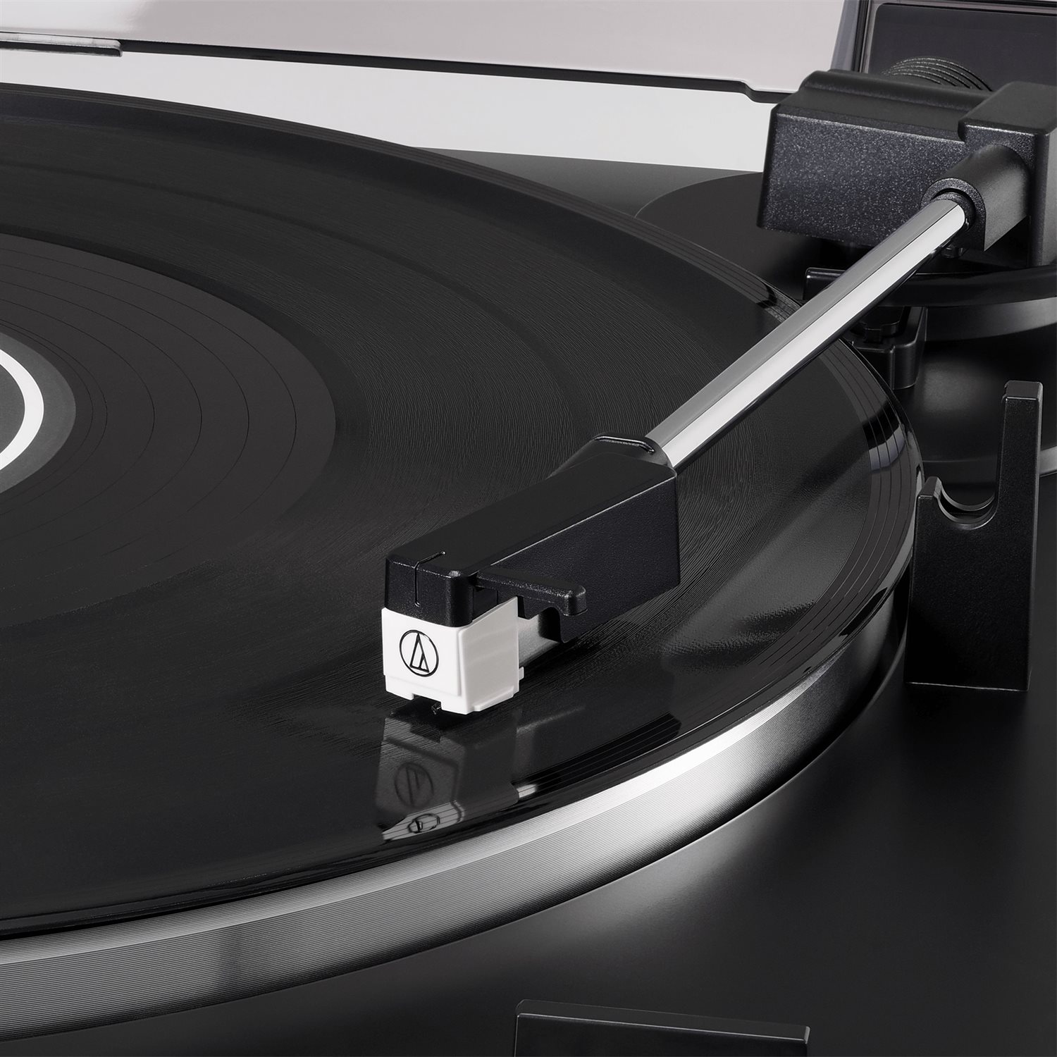 AUDIO TECHNICA ATLP60XGM Fully Automatic BeltDrive Turntable