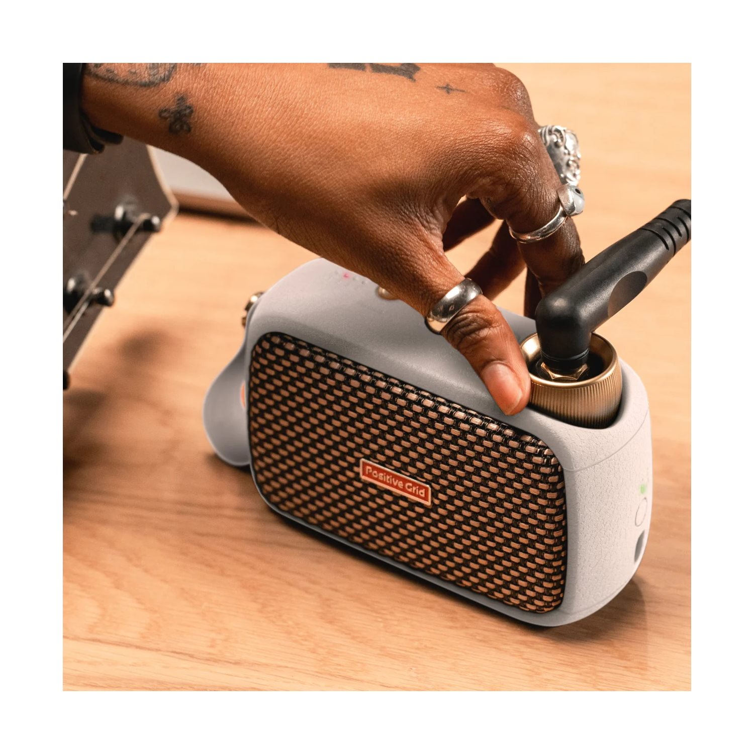 Hotone Tête D'ampli Guitare à Gain élevé Amplificateur 5 Watts Classe Ab Avec Telephones Cab Sim Sortie Ligne Captain Sunset Hotone Tête D'ampli Guitare à Gain élevé Amplificateur 5 Watts Classe Ab Avec Telephones Cab Sim Sortie Ligne Captain Sunset